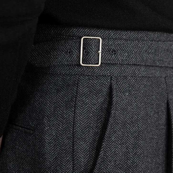 Spodnie z przedłużanym zapięciem